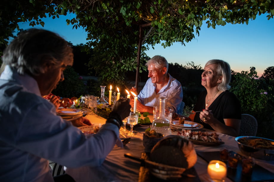 Repas entre amis Séniors en Sologne ©IOA Production Sébastien Richard