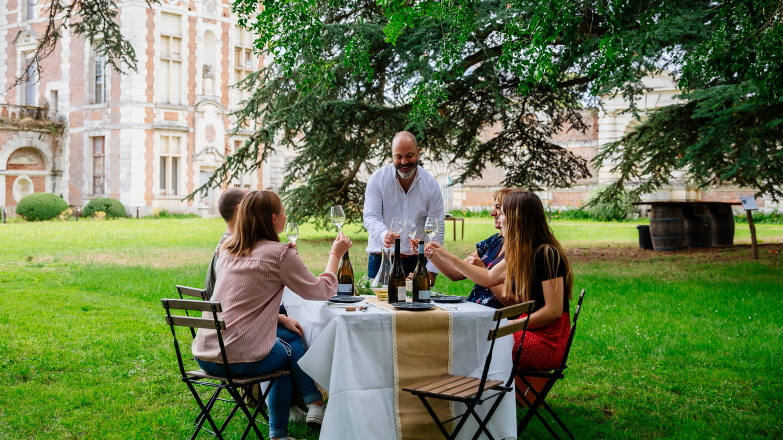 Dégustation de vins au château de Selles-sur-Cher ©Les Conteurs - OT Sud Val de Loire